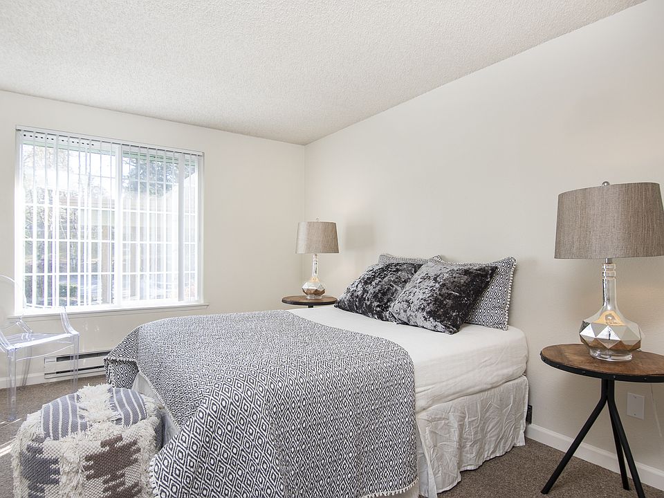 Master Bedroom l Orchard Crest l Apartments for Rent in University Place, WA
