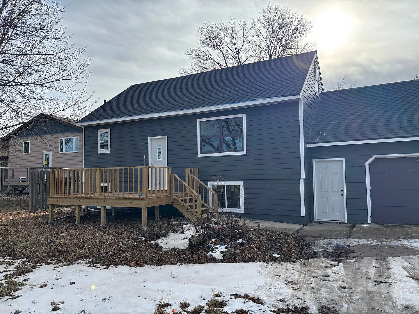 1213 E Carol St — Photo 1