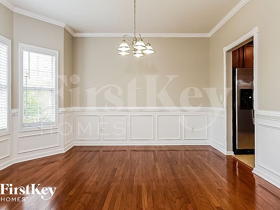 4th image of 325 Madison Ave