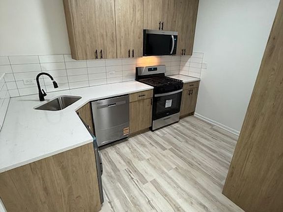 3rd image of 1305 W Morse Ave #6934-2