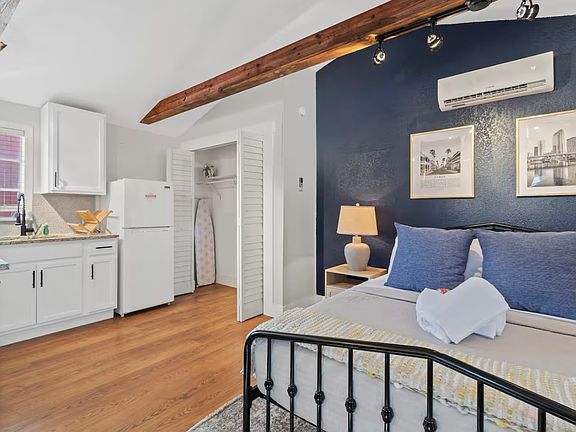 3rd image of 1023 E Henry Ave
