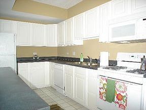 4th image of 111 N Wheaton Ave Unit 211