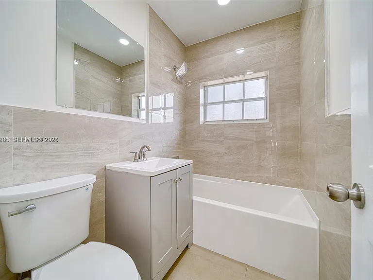 1747 NW 40th St #1747 — Photo 9