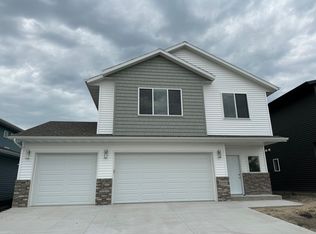1050 61st Ave W, West Fargo, ND