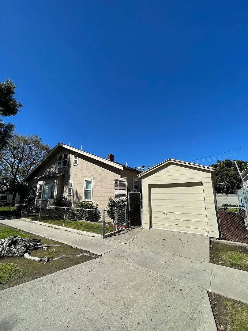 3 Bedroom 1 Bathroom with an Office for Rent in Oxnard — Photo 3