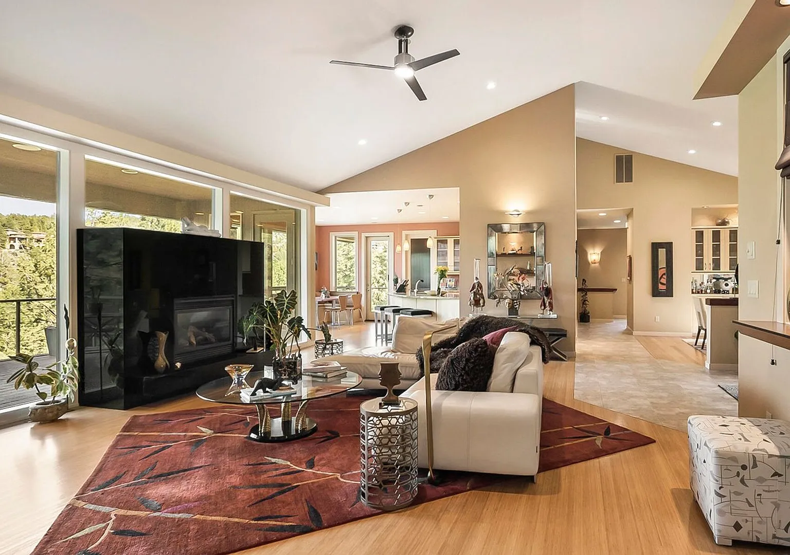 1/2 off first months rent / Large home in gated Awbrey Glen neighborhood — Photo 3