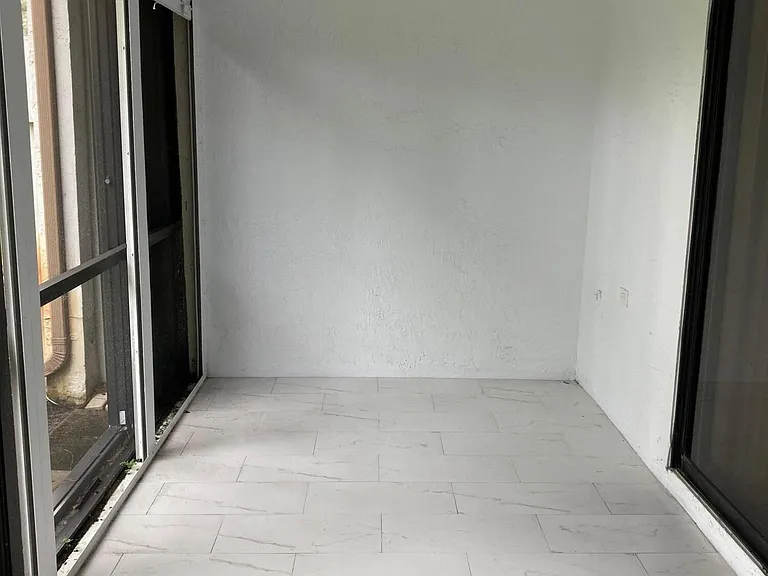 6132 Fairfield Cir #7 — Photo 4