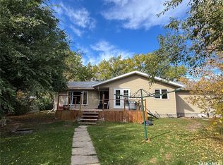 202 Hood Street, Maple Creek, SK S0N 1N0