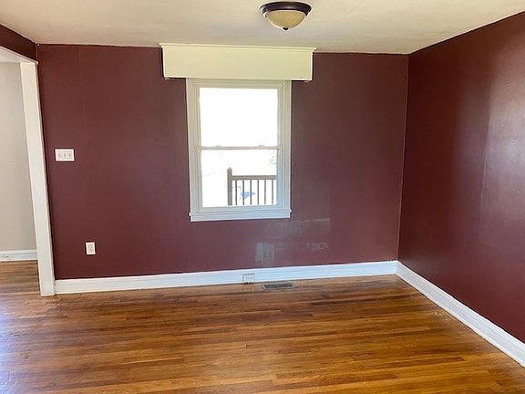 5th image of 354 Lowry Dr