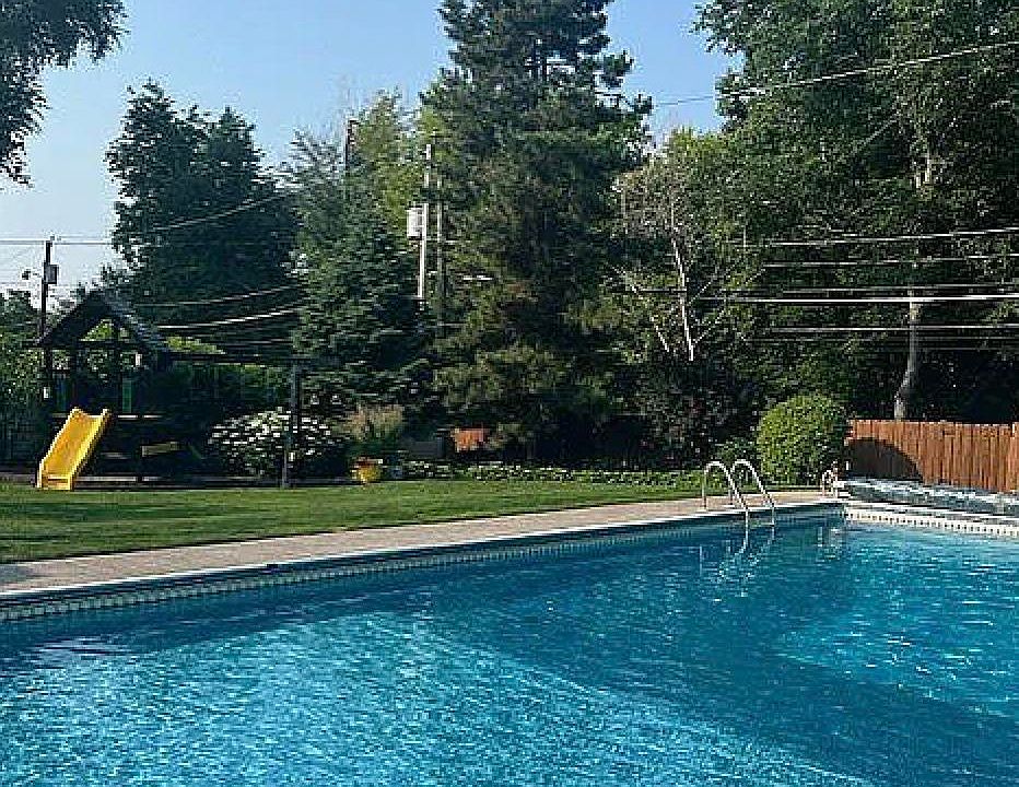 2nd image of 26 Riverview Park Dr