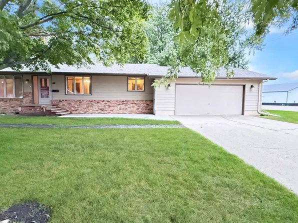411 Chavis Dr, Hendricks, MN 56136