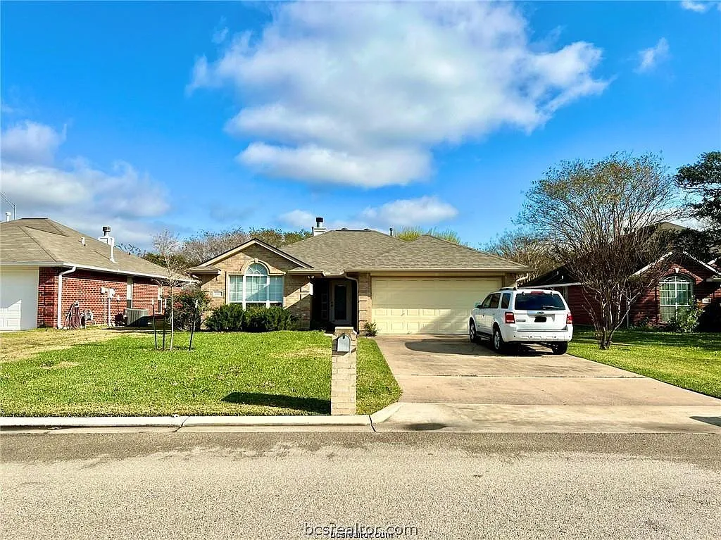 3 bed, 1405 sqft, $2,200 — Photo 1