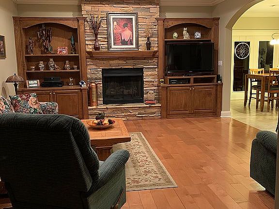 Living Room with fireplace