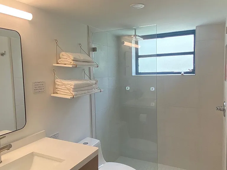 2404 NE 33rd Ave #4 — Photo 4