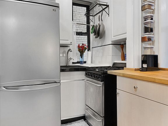 5th image of 207 W 98th St APT 2BA