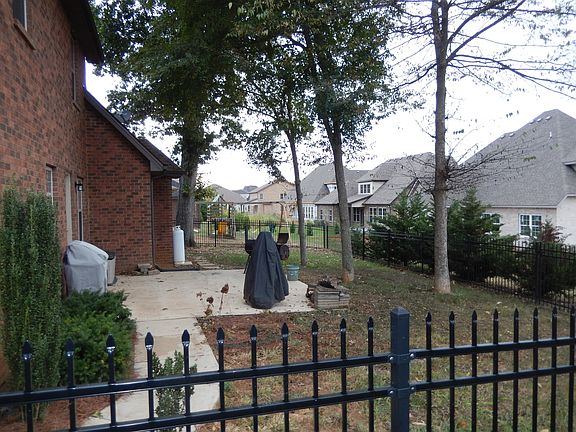 4th image of 5235 Starnes Dr