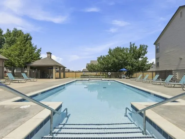 Crown Pointe Apartments