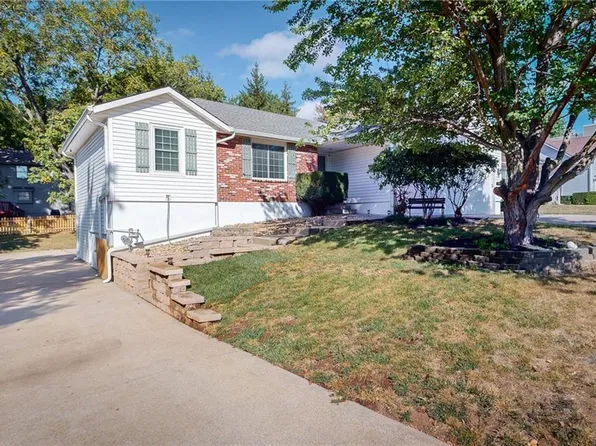 1508 NE Ivory Ln, Lees Summit, MO 64086