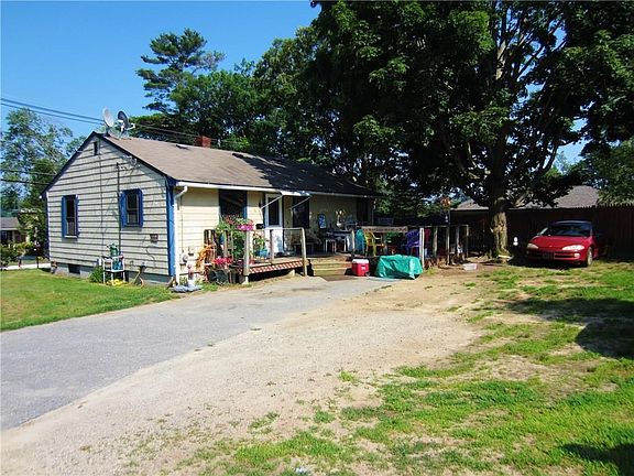 Nice Size Back Yard & Deck with Plenty of Parking!