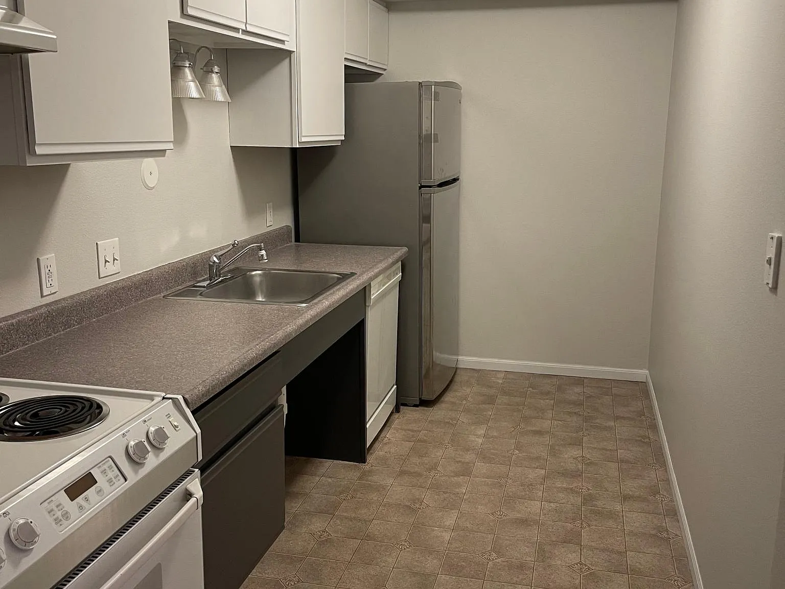 1 bed, $1,364 — Photo 2