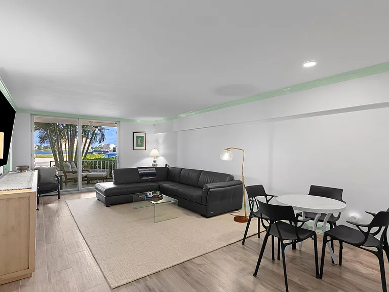 917 N Flagler Dr #108 — Photo 5