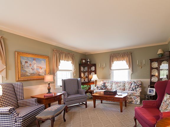 2nd image of 839 Southridge Dr