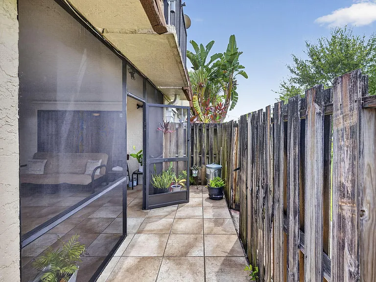 4825 NW 95th Ave #A — Photo 31