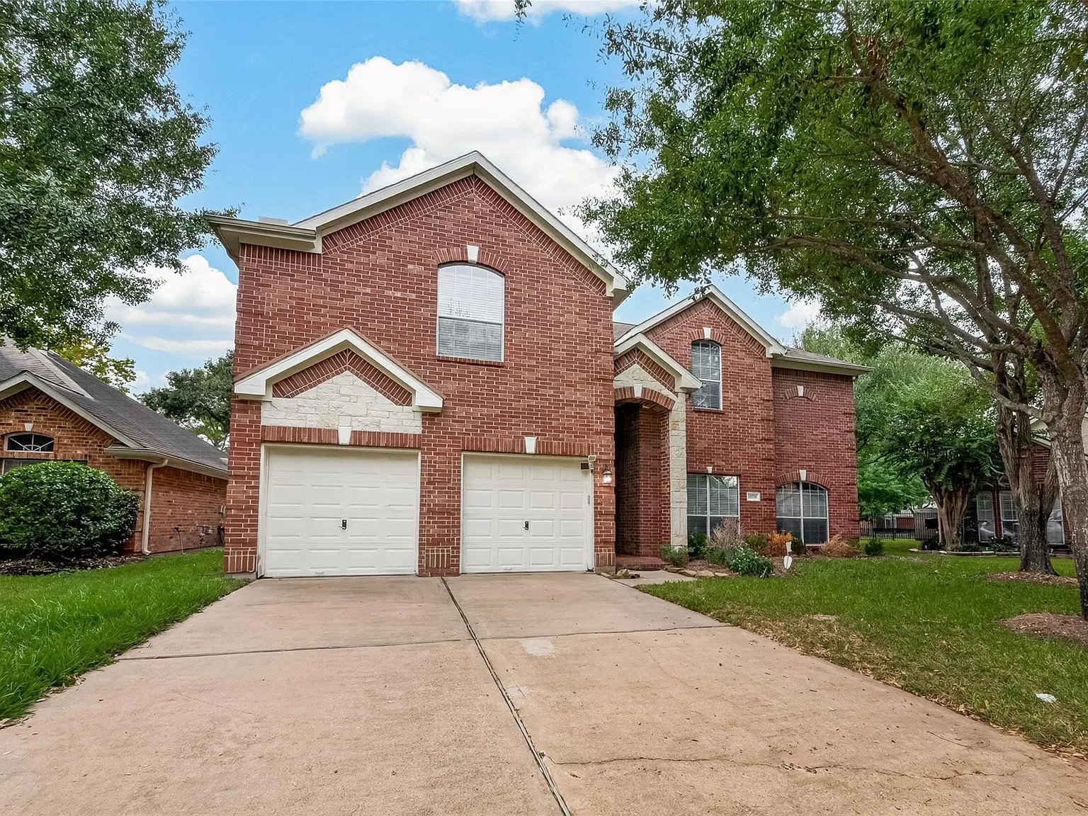 5 bed, 3.5 bath, 4145 sqft, $3,500 — Photo 2
