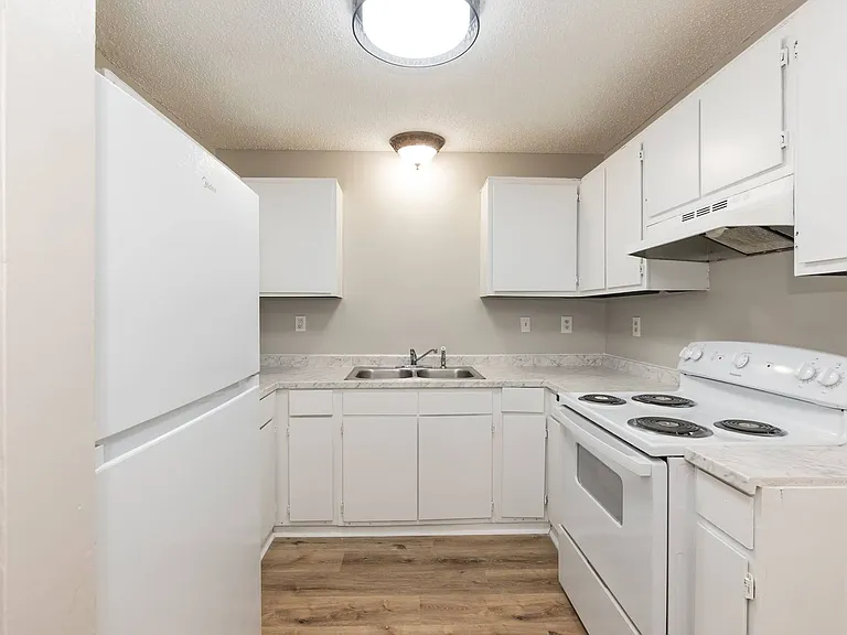 10 Cates Ave — Photo 2