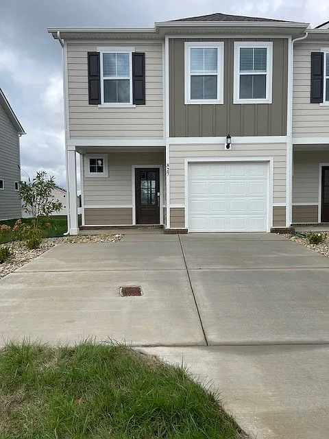 3 bed, 2.5 bath, 1455 sqft, $1,895 — Photo 2
