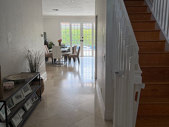 4th image of 947 Nandina Dr