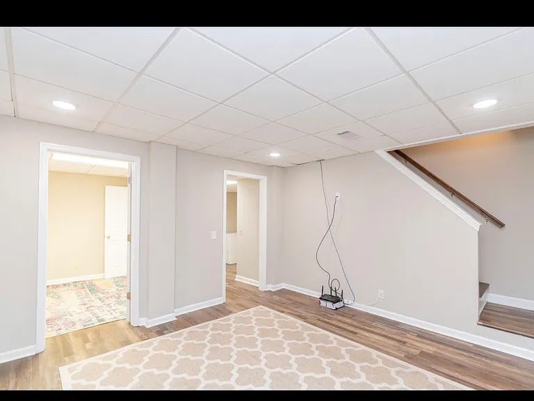 911 Crest Dr — Photo 30