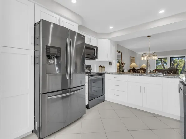 7185 Huntington Lane #202, Delray Beach, FL 33446