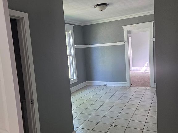 3rd image of 1023 E Behrends Ave