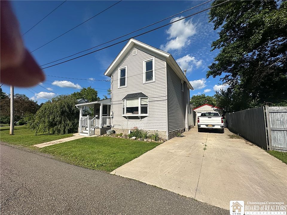 1st image of 118 Chestnut St