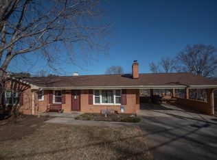 5717 Castle Rock Rd, Roanoke, VA 24018