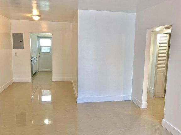 4th image of 8235 Crespi Blvd APT 2