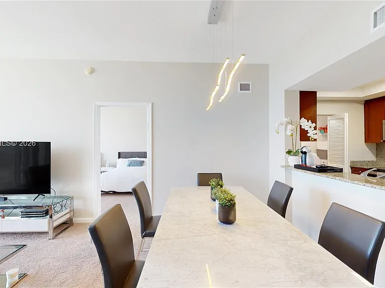 19501 W Country Club Dr #Penthouse 10 — Photo 3