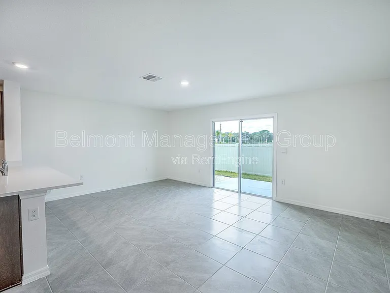 8250 SW 67th Ave — Photo 5