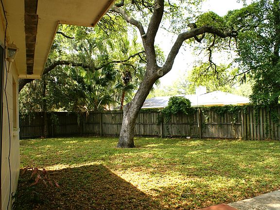 3rd image of 7109 Woodfield Dr