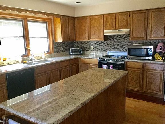 4th image of 52440 Windsor Ct