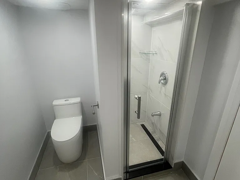 20 Payzac Ave — Photo 10