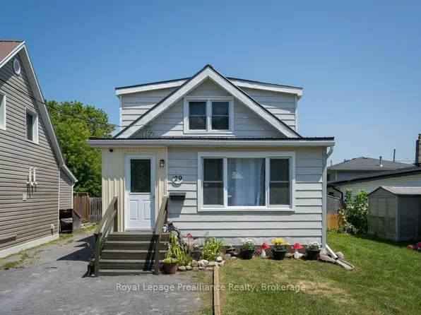 29 Pelham St, Quinte West, ON K8V 4T7