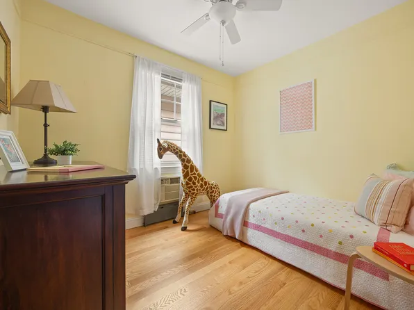 9221 Ridge Boulevard image 9 of 12