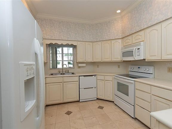 3rd image of 1810 W Virginia Dr