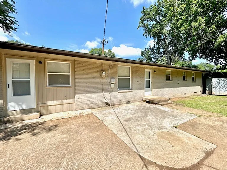 3902 Lakeview Dr — Photo 18