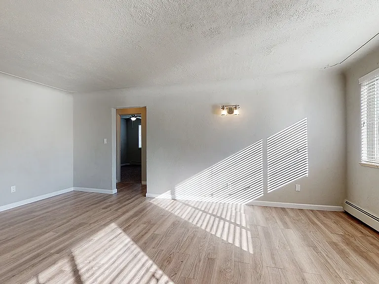 Prince Charles Apartments — Photo 20