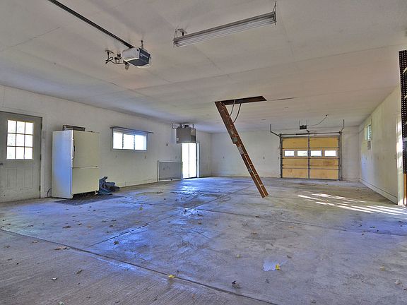 3rd image of 1515 S Vermillion St