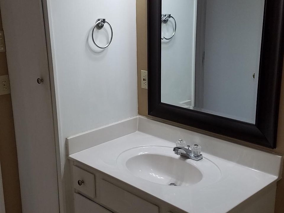 1st image of 629 Archer Ct