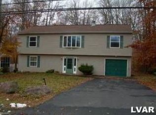 8684 Country Place Dr, Tobyhanna, PA